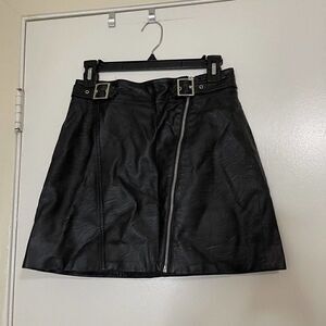 TOPSHOP Moto Faux leather Black mini skirt asymmetrical zip size US 6